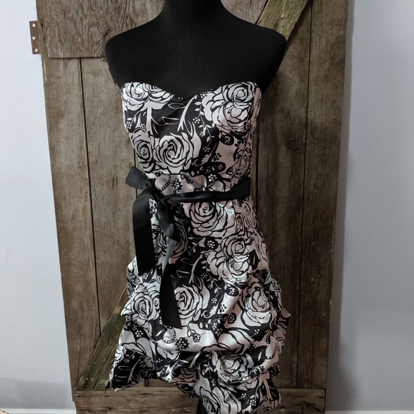 My Michelle Silver and Black Strapless Dress - Picture 5 of 5